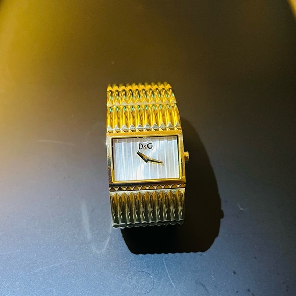 D&G watch womens gold - Picture 1 of 11